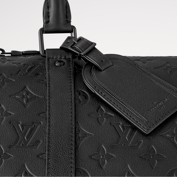 Louis Vuitton Black Duffel Bag with Monogram Pattern and Leather Material - Picture 7 of 10